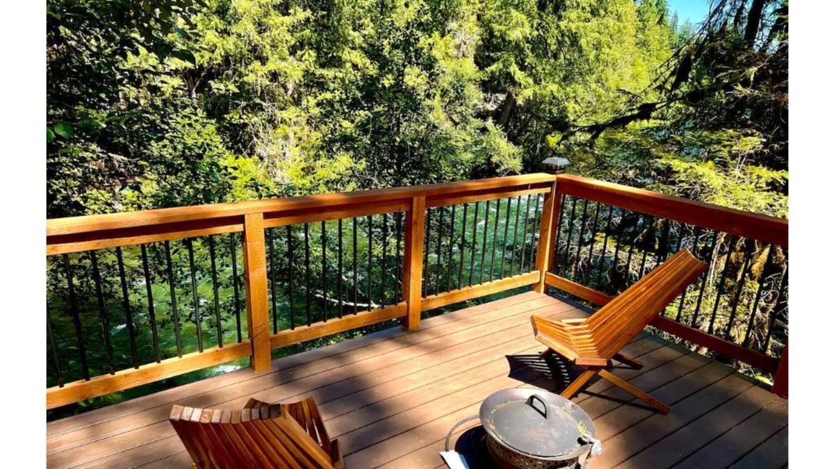 McKenzie Bridge Cabin | A cozy, comfortable cabin next to Mckenzie River