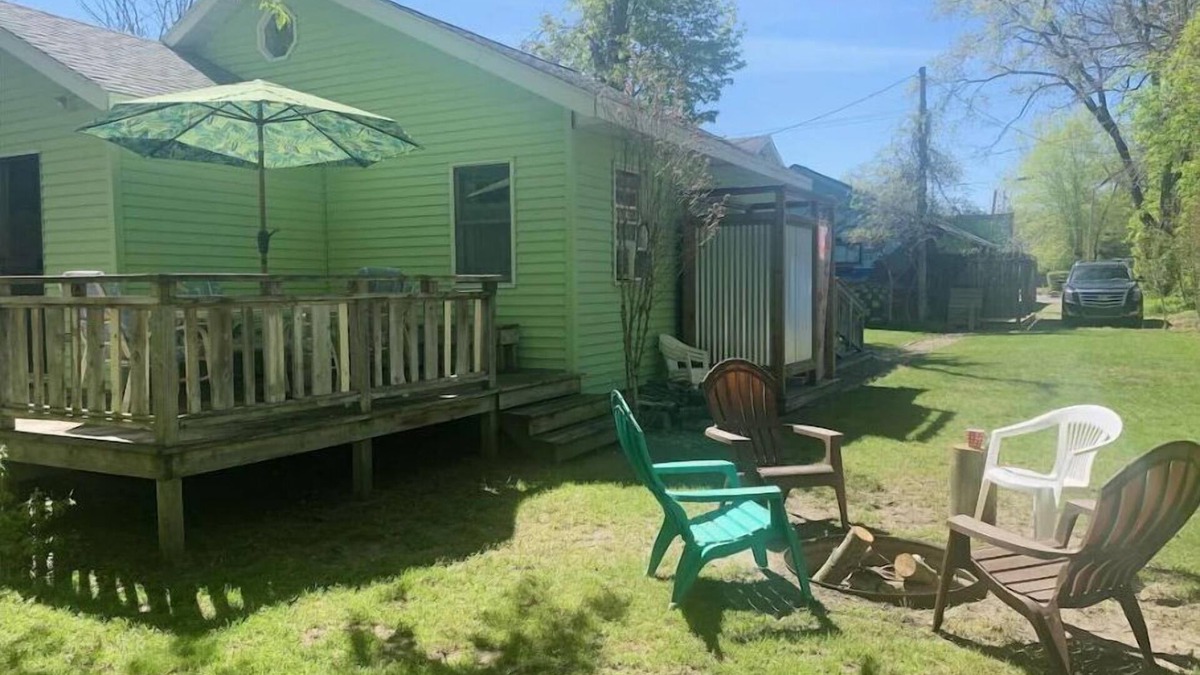 Union Pier House | A cozy cottage tucked away in the heart of Union Pier!