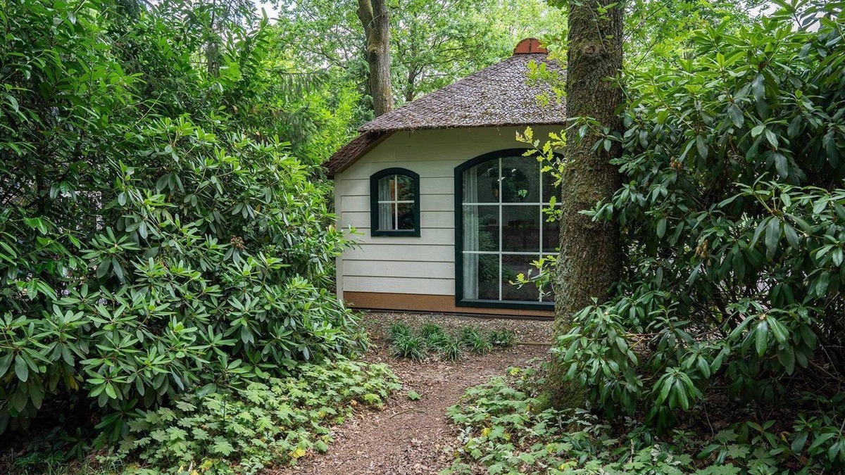 Ermelo House | A cozy farmhouse-style cottage in a wooded area with plenty of privacy. Want to get away from it all and enjoy nature? This is possible in this comfortable 4-person accommodation at the Heivlinder near the Speulder Forest and the moors of Ermelo!
