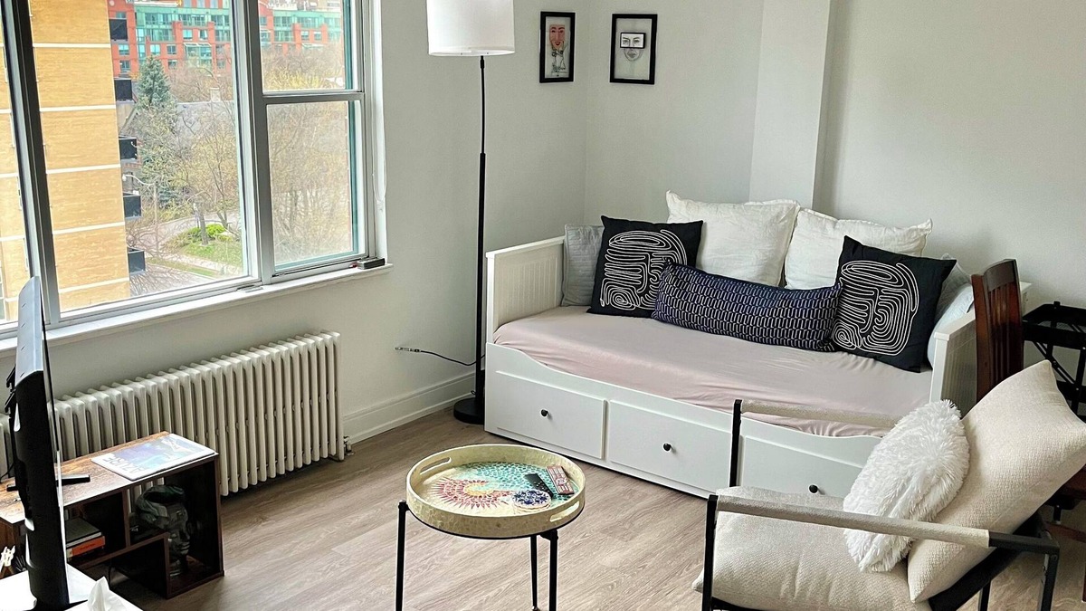 Midtown Toronto Apartment | A Cozy Home Away From Home in Downtown Toronto!