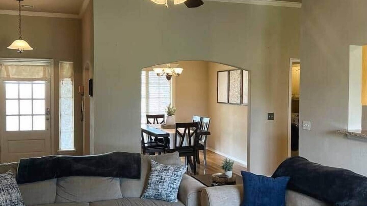 Jenks House | A Cozy Home, Great Location · South Tulsa