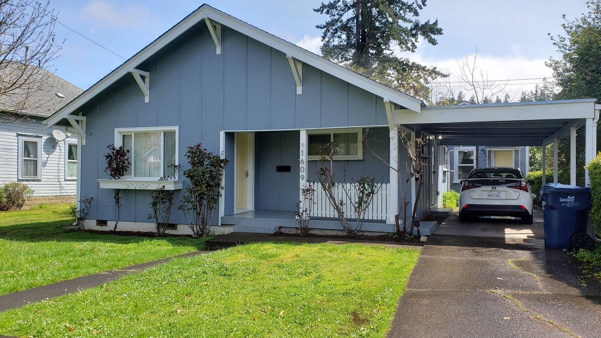 Eugene House | A Cozy House, close to UO Hayward Field, M.Knighte Arena, AUZ Stadium