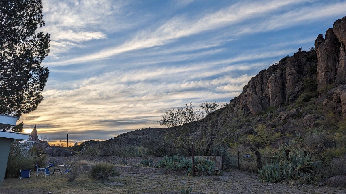 Fort Davis House | A cozy Inn nestled against Sleeping Lion Mountain in beautiful Ft Davis Tx.