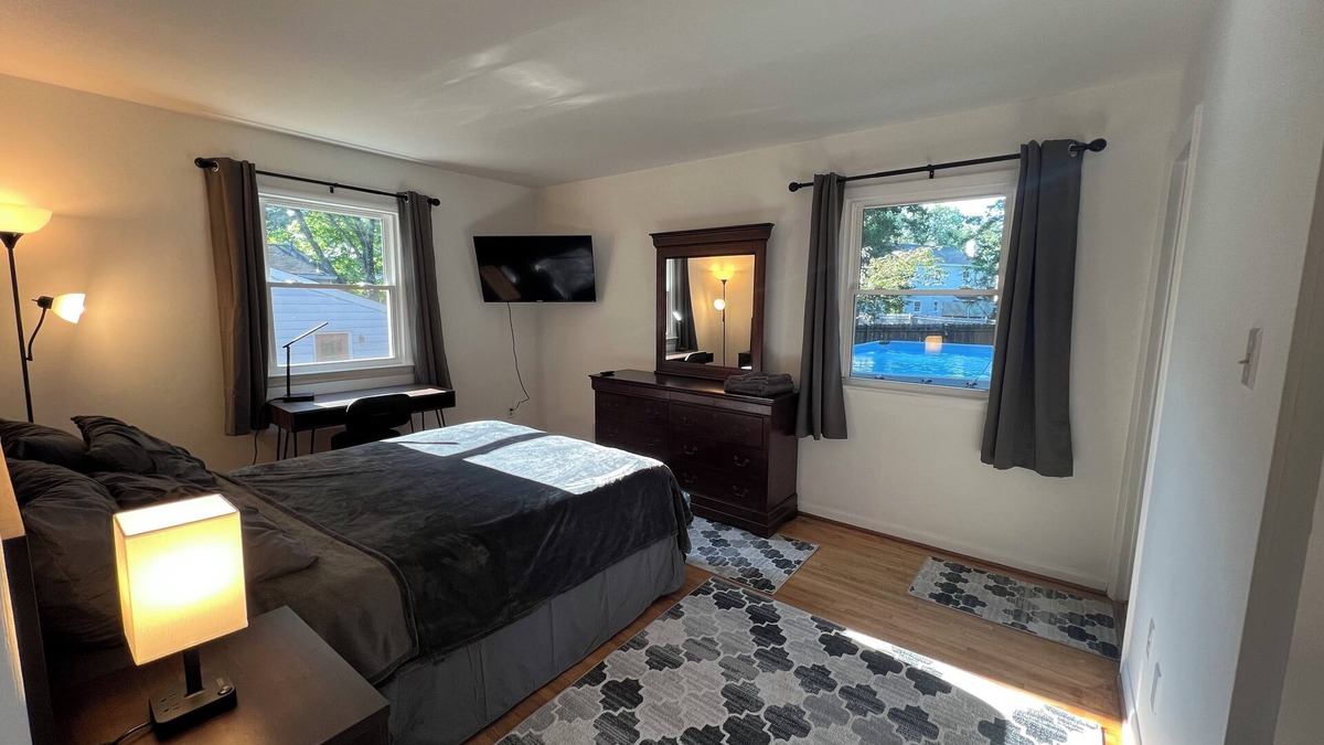 Chantilly House | A Cozy Master Queen Bedroom with Private Bathroom in a shared house