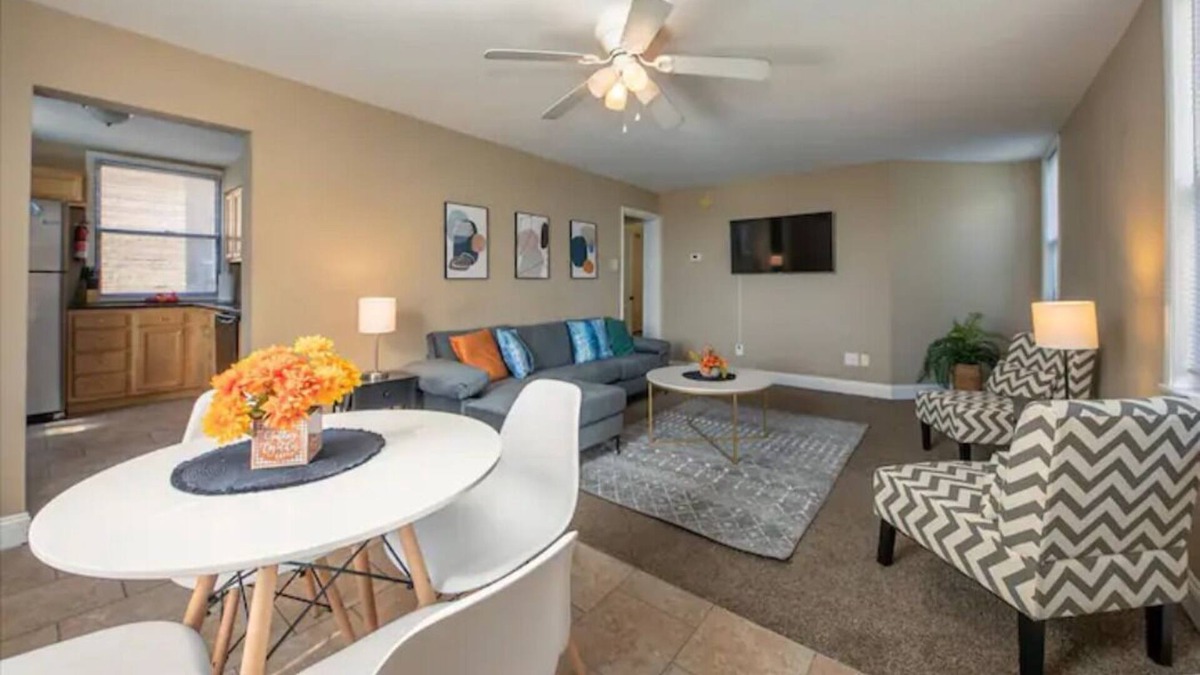 Clifton Heights Apartment | A cozy & modern escape in Cincy