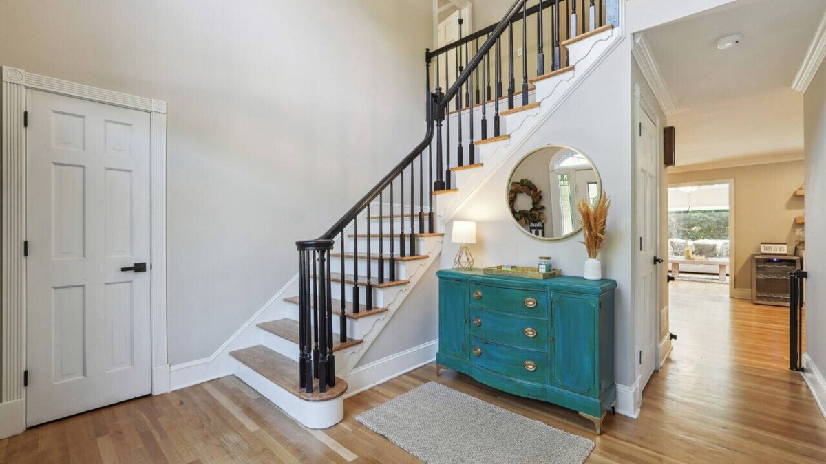Peachtree Corners House | A Cozy Peaceful Space for a Family Getaway