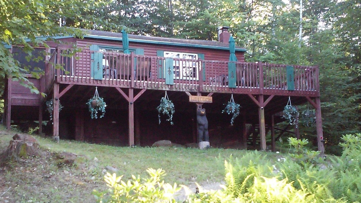 Gilmanton Cabin | A cozy, relaxing, private cabin overlooking Sawyer Lake WIFI, TV, AC, Heat