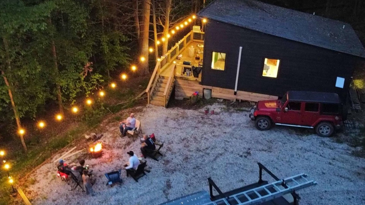 Campton Cabin | A Cozy Retreat in the Woods