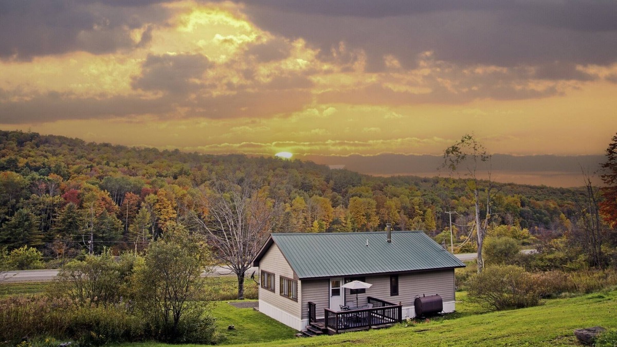 Mount Upton House | A Cozy Retreat Nestled in the Mountains