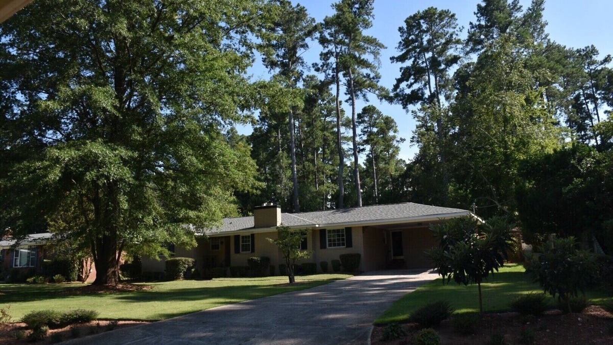 Summerville House | A cozy single family home located right in the center of Augusta!