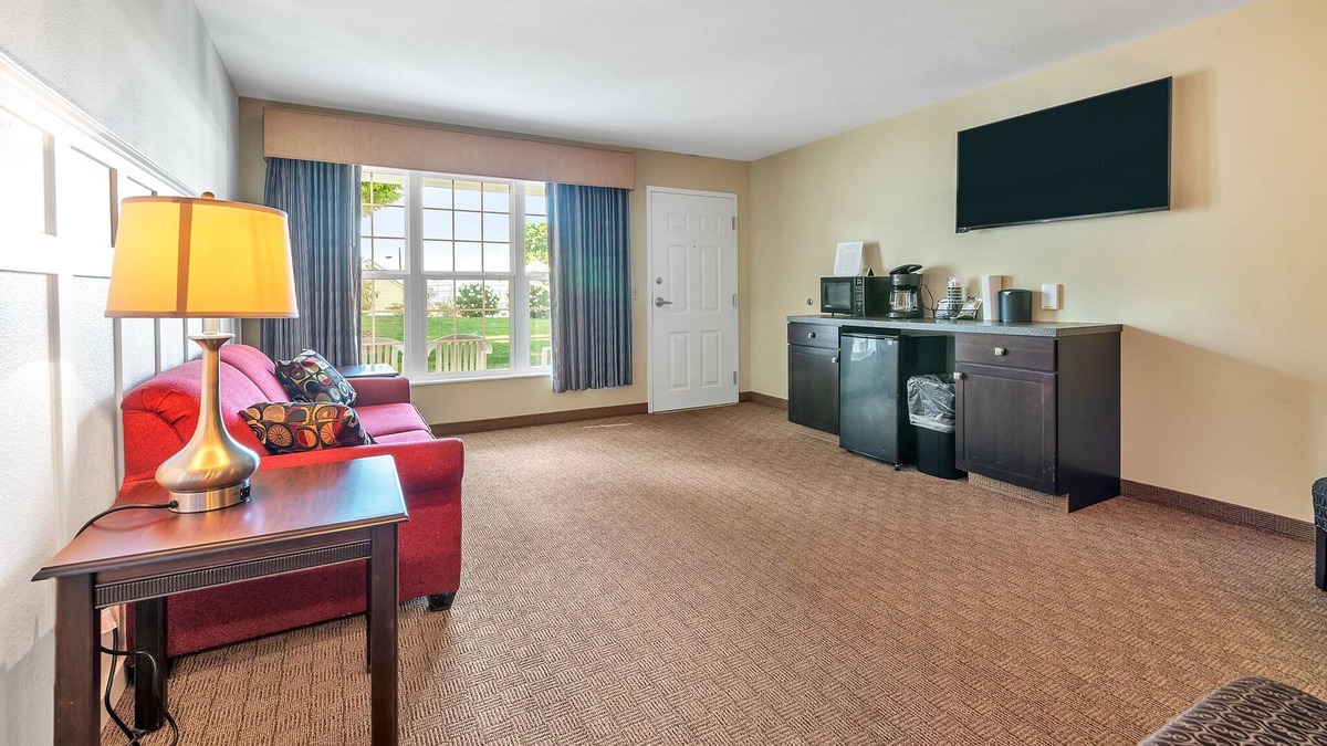 Kelleys Island Condo | A cozy suite just seconds from the beach: Vineyard Suites 121