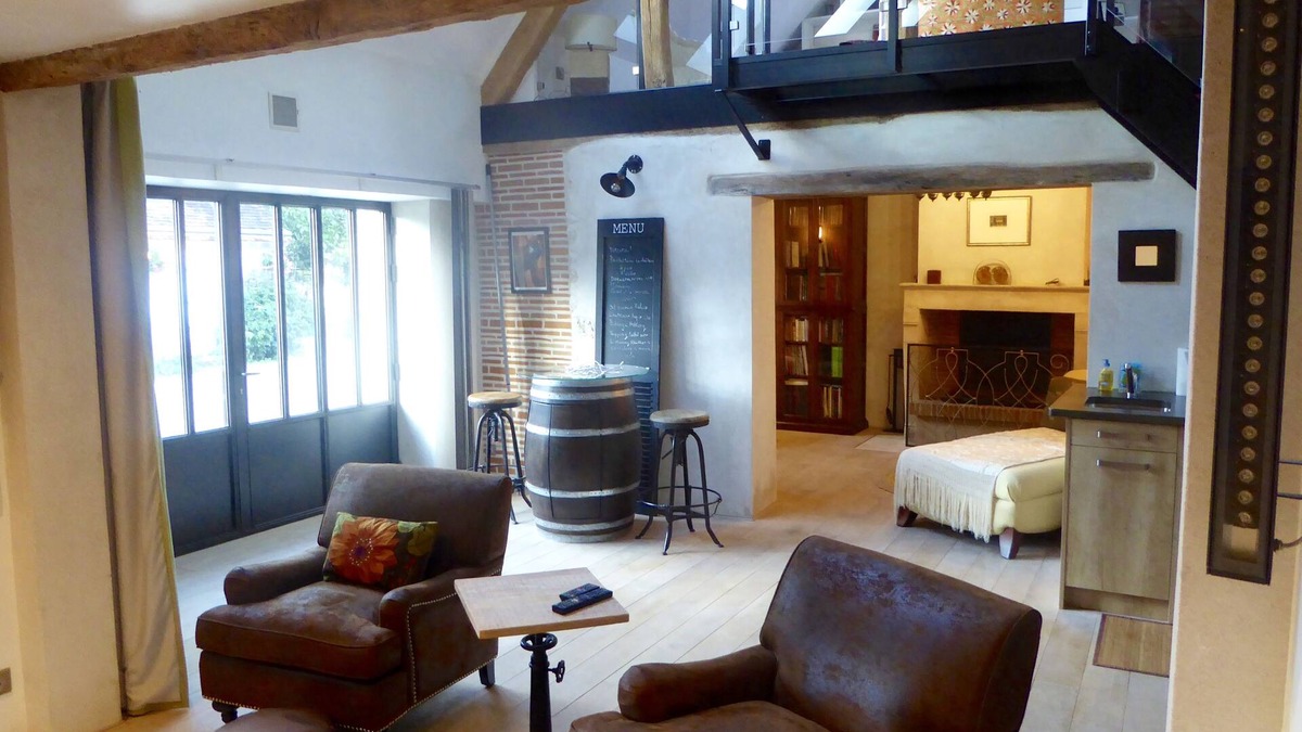 Chitenay House | A Cozy, Techy, Lofty Barn in the Heart of the Loire Valley Grands Chateaux Area