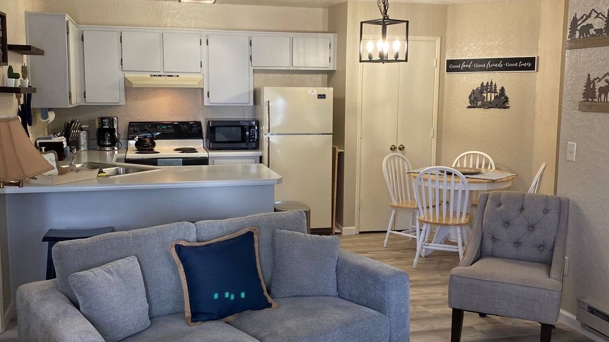 Show Low Condo | A Cozy White Mountain Condo Retreat