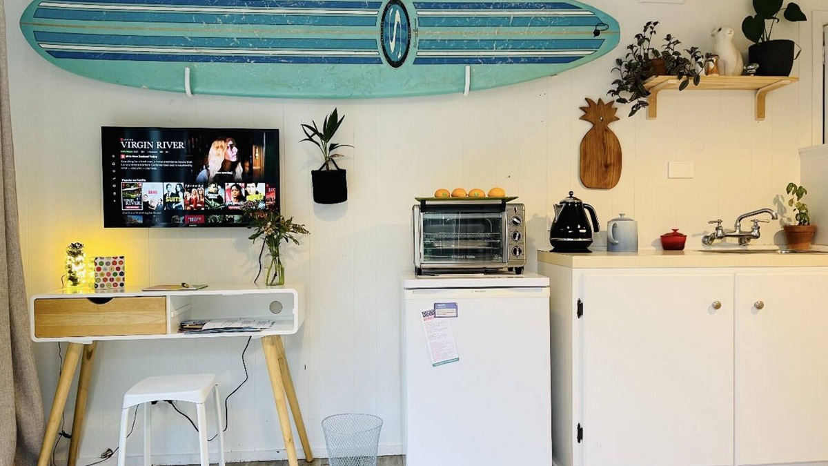 Mount Maunganui Apartment | A Cute beach batch by Mount Maungani surf beach.