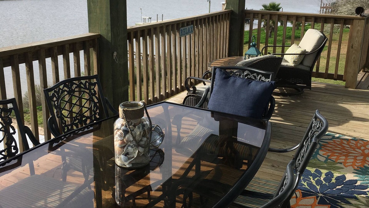 Cedar Lane House | A Day on the Bay Lodging on Caney Creek in Sargent Texas
