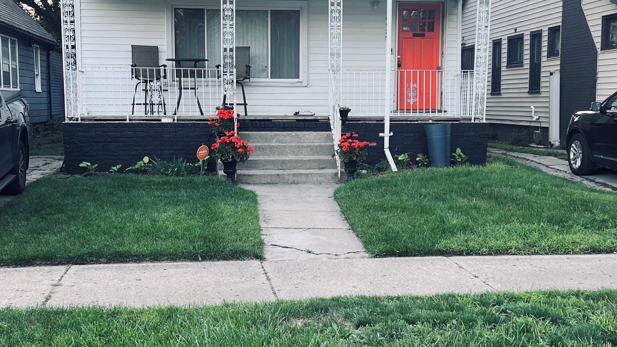 Detroit House | A decent place to stay but not the Ritz Carton yet. Perfect for large families