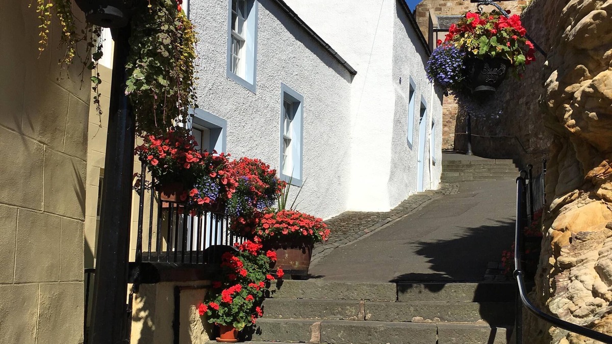 Pittenweem Cottage | A delightful and historic property just a few steps from the harbour.