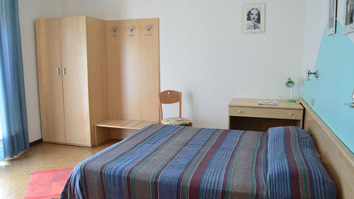 Lido di Jesolo Bed & Breakfast | A double bed room in a family managed guest house
