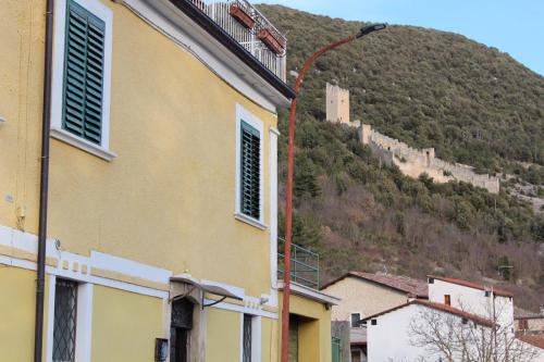 San Pio delle Camere House | A due passi dal castello