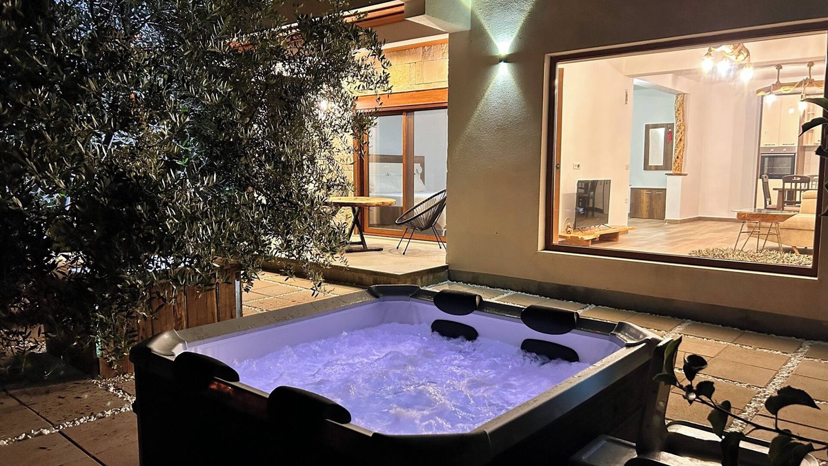 Ulcinj Villa | A family and pet-friendly holiday home w/hot tub - 15min from the beach