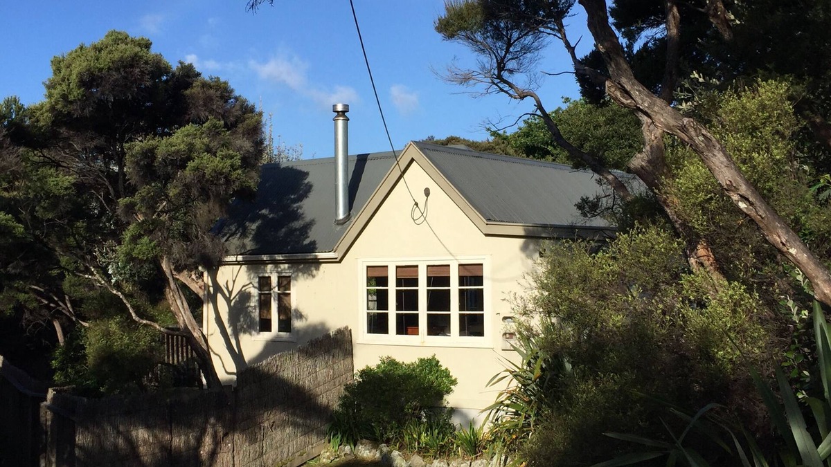 Mangawhai Heads Cottage | A Family Friendly Bach in a Peaceful Location