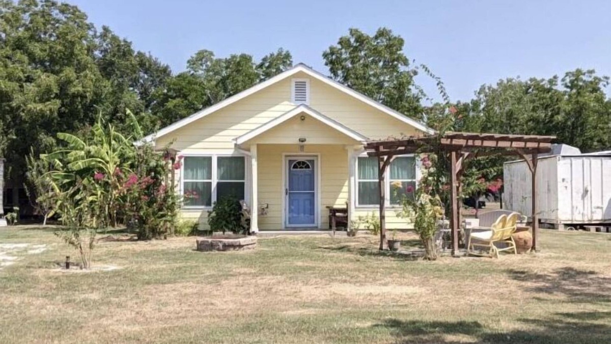 Bay City House | A family friendly retreat close to fishing and the beach!