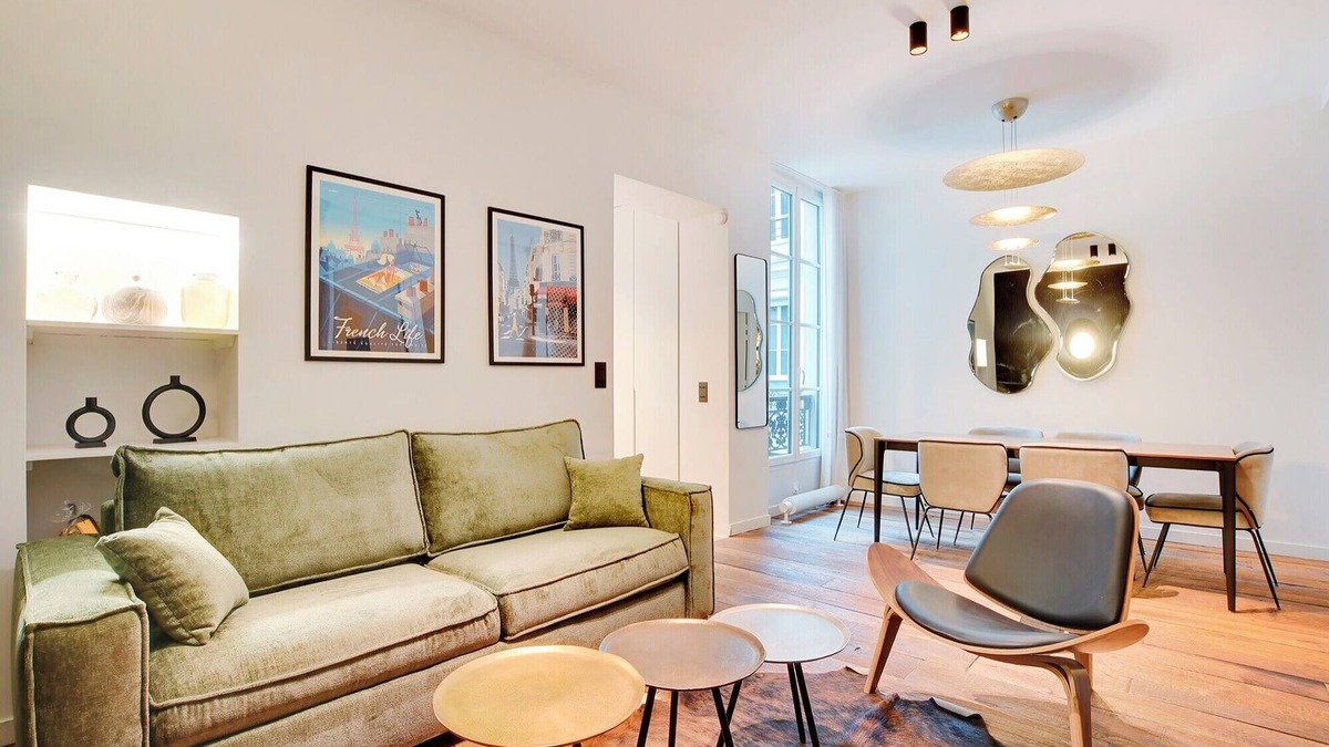 Quartier du Mail Apartment | A Fancy 2-BR/1BA in Montorgueil