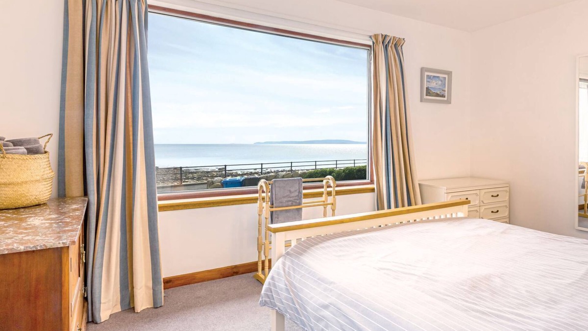 Blackwaterfoot Cottage | A fantastic cottage for the whole family or groups of friends.