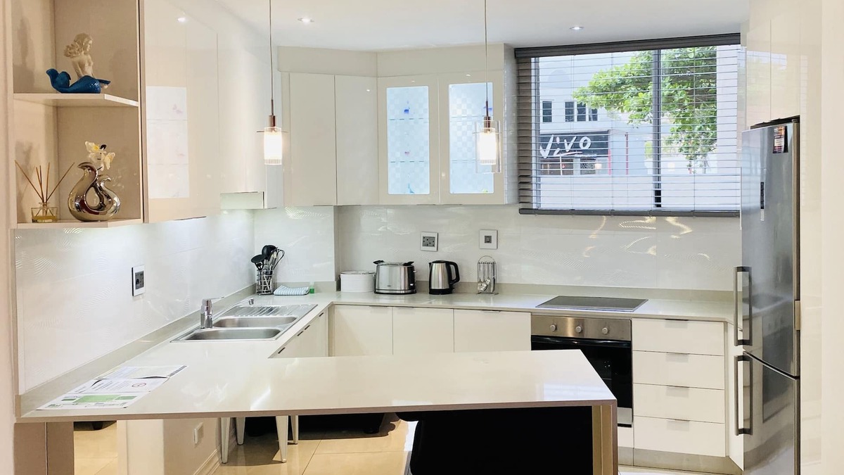 Umhlanga Apartment | A fantastic modern and spacious apartment right on Umhlanga main Beach