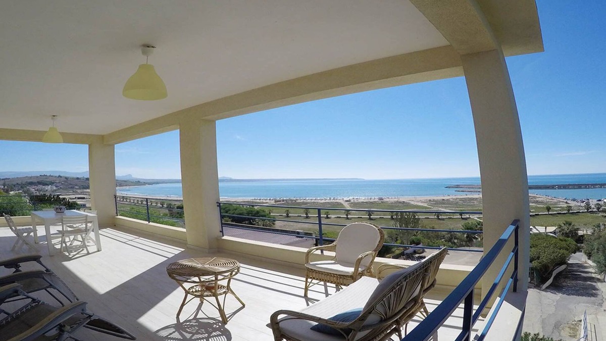 Porto Palo Apartment | A few steps from the beach of Porto Palo, apartment in a villa with sea view