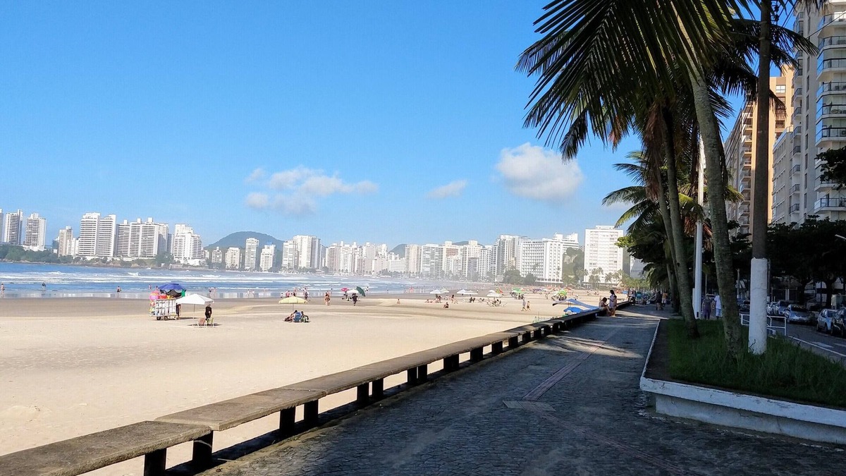 Pitangueiras Apartment | A few steps from the beautiful Praia das Pitangueiras