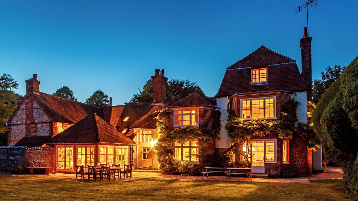 Hinton Ampner House | A fine listed 7 bedroom country house in a National Park