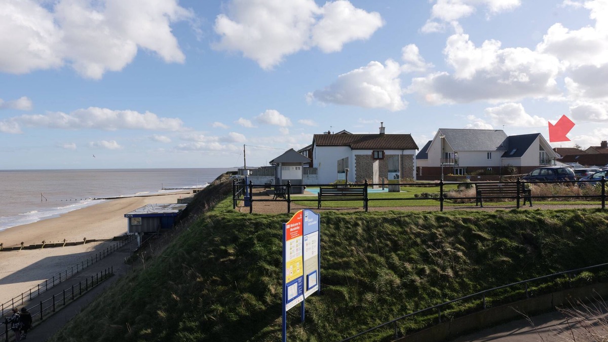 Mundesley Cottage | A first floor apartment that sleeps 2 guests in 1 bedroom