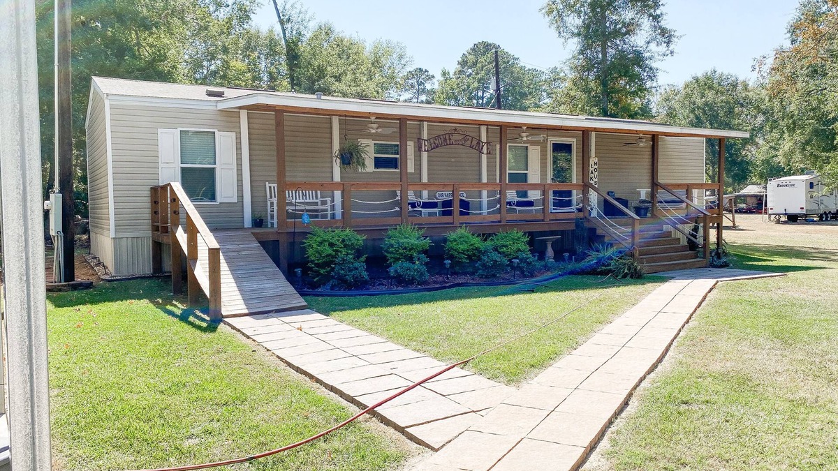 Brookeland House | A Fisherman's Fantasy- Walking distance to Mill Creek Park!