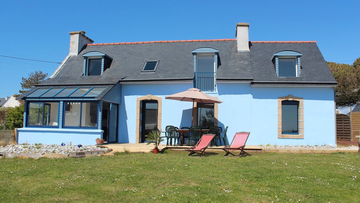 Plouhinec House | A fisherman's house for 2 to 10 people, facing the sea on the coast of Plouhinec