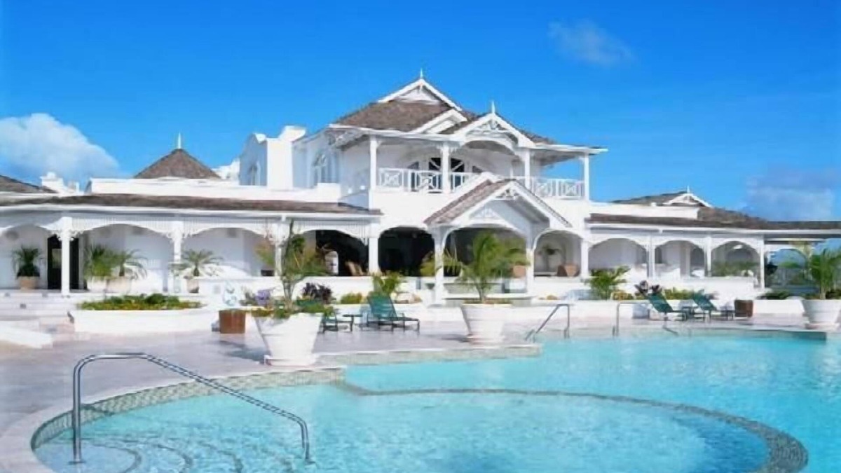 Porters Villa | A Flare That Sparkles In This Prestigious Resort