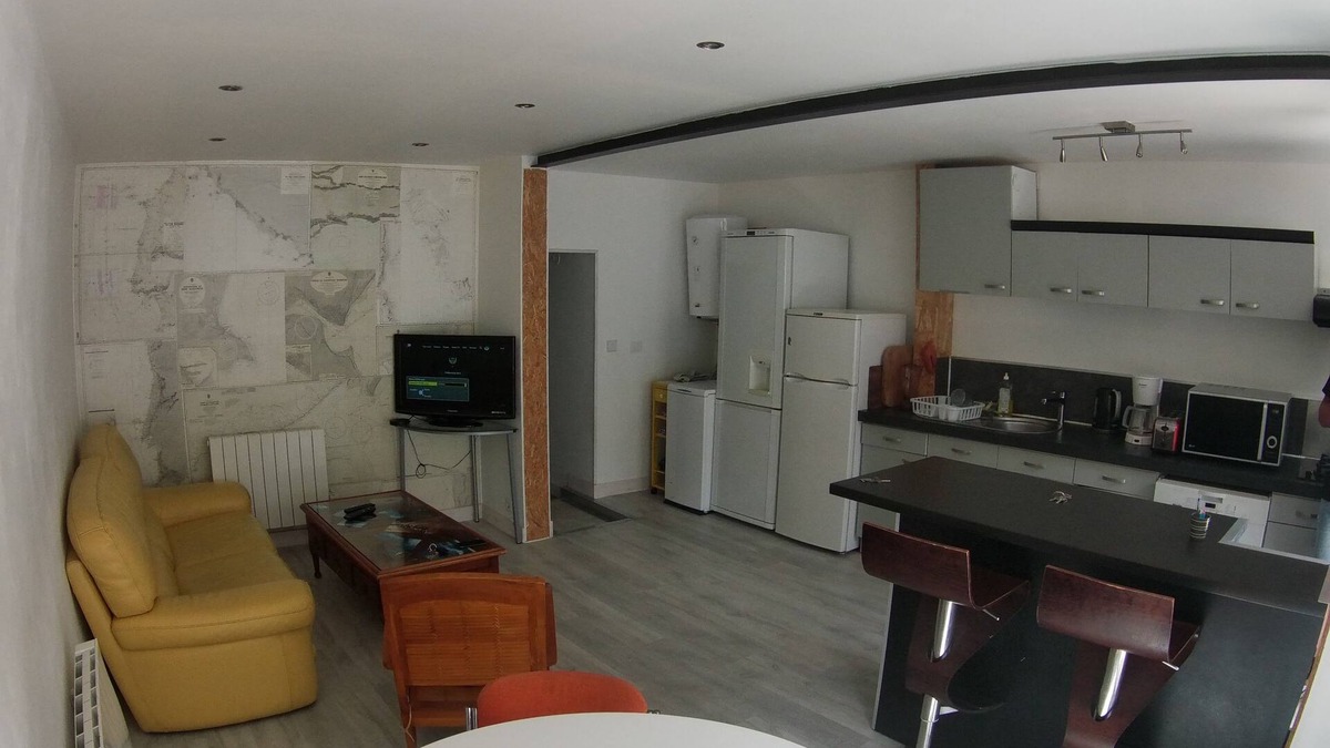 Anatole France Danton House | A floor for each one. Home; 3 rooms, 3 bathrooms, 4WC. Down town. Patio