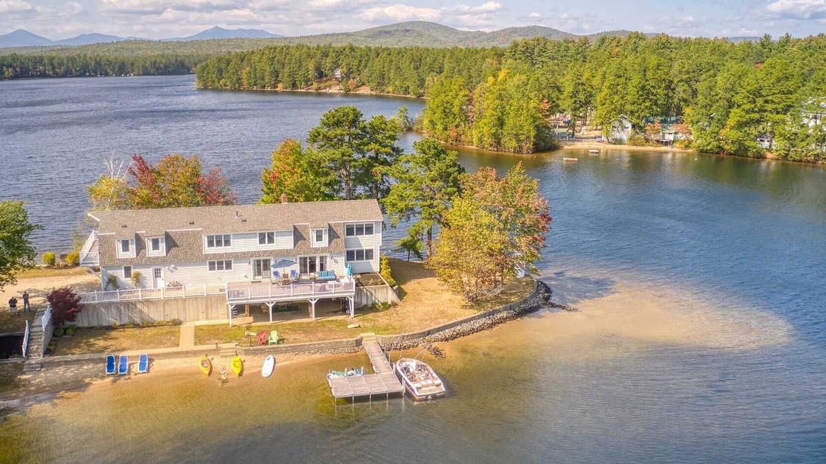 The Bays House | A four-season lakefront getaway on your own private peninsula