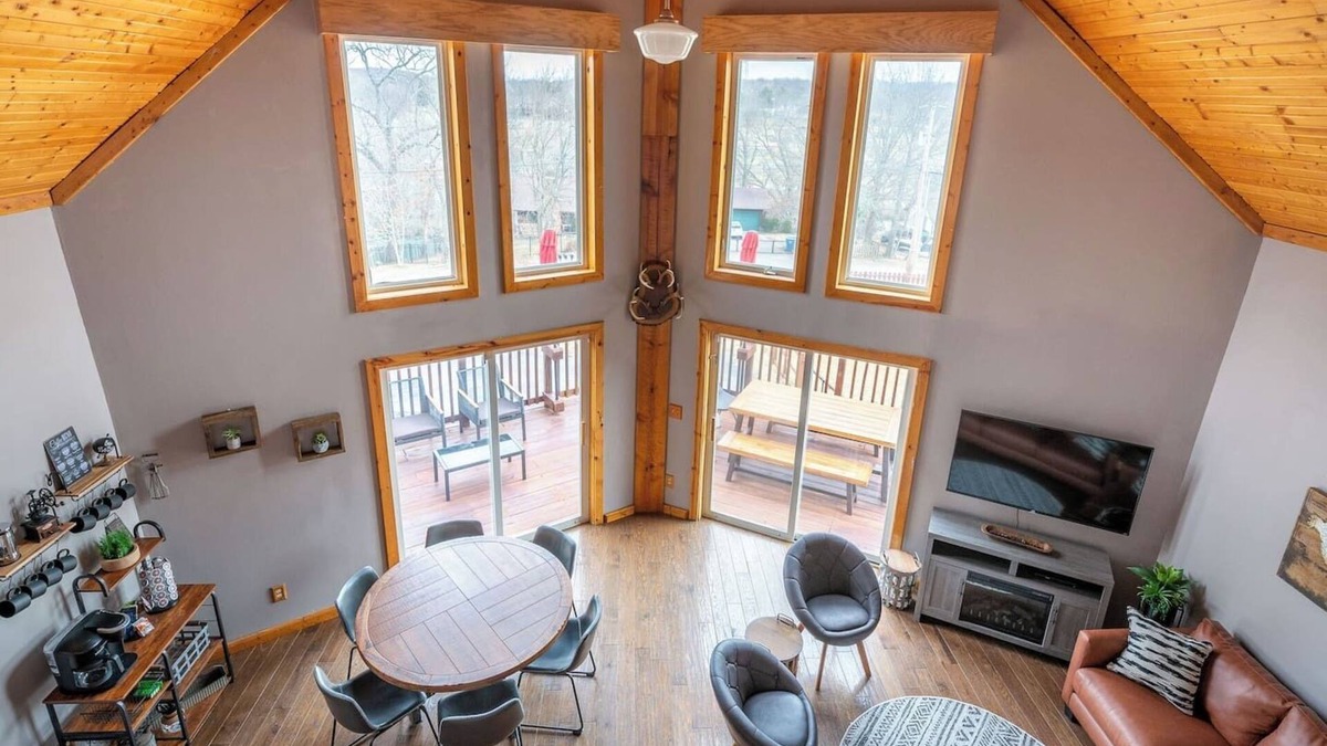 Ozark House | A-Frame, Bin-zebo & Gas Firepit, Walk to Finley
