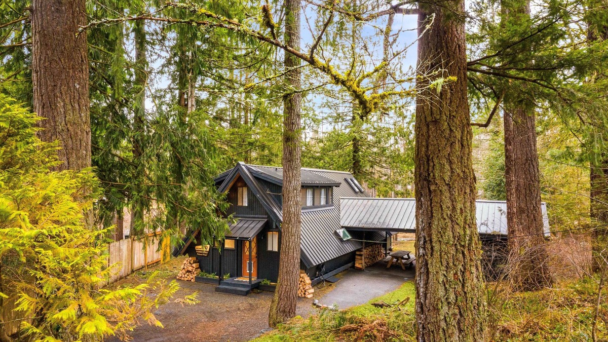 Riverbend Cabin | A-Frame Cabin near Seattle on the River w/Hot Tub