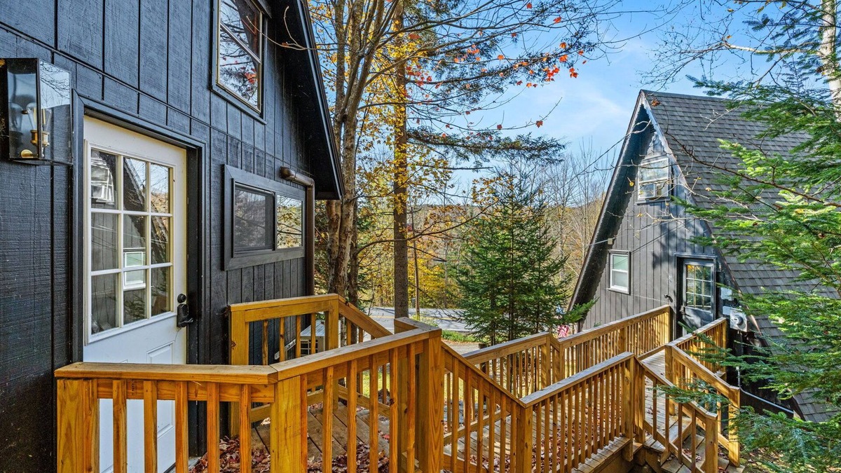 West Dover Cabin | A-Frame Cabin w/Hot Tub Near Mt. Snow & VAST