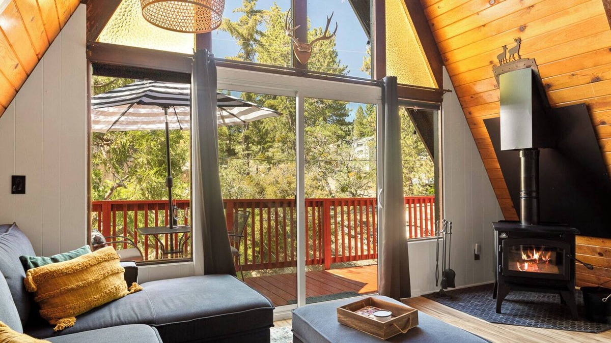 Arrowbear Lake Cabin | A-Frame Casita + Wi-FI + EV Charger + Views + Hiking!