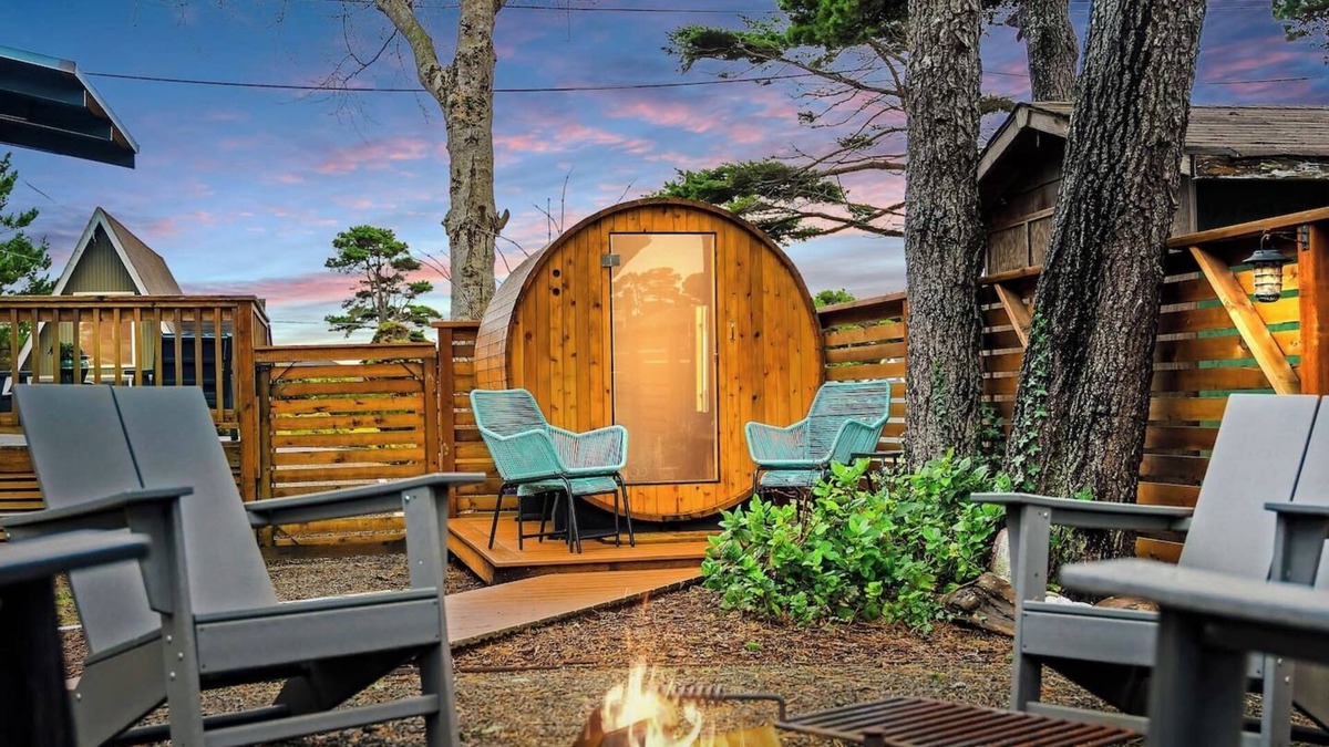 Lincoln City House | A-Frame | Free Wine | Hot Tub | Sauna | Walk2Beach