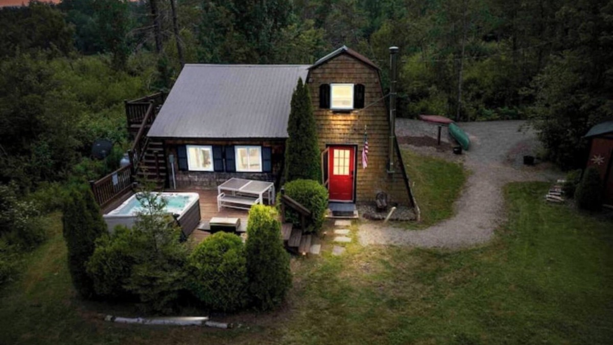 Kimball Lake Shores Cabin | A-Frame Hot tub Retreat - Firepit, Grill, EV & Dog Friendly, Close to N. Conway.