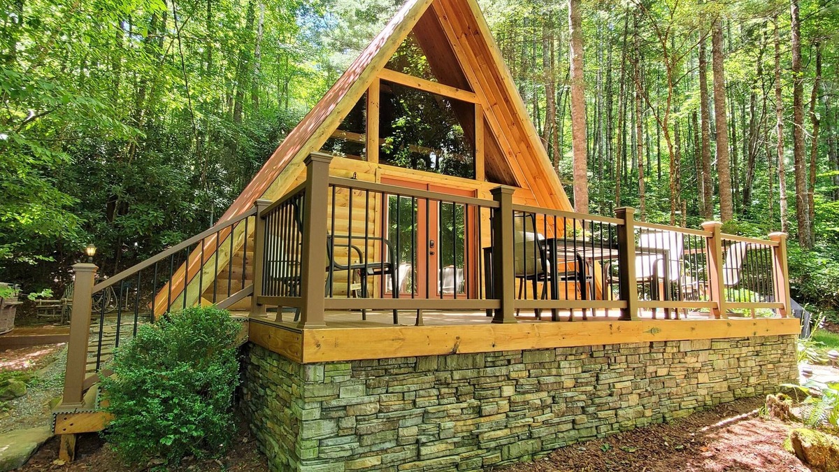Sylva Cabin | A-FRAME LOG CABIN IN THE WOODS! -WIFI, NEW HOT TUB, CREEK, VIEWS, FIRE PIT!