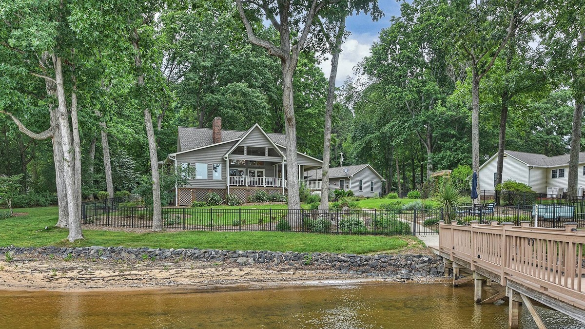 Lake Norman of Catawba House | A Frame of Mind by AvantStay | Private Dock + View