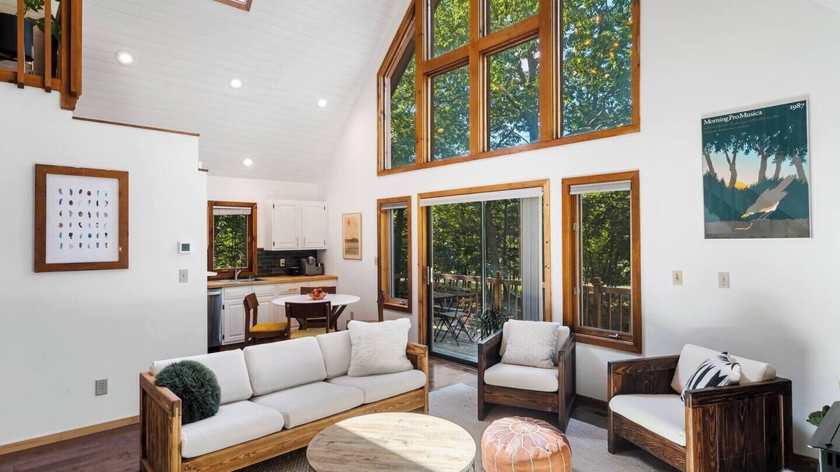 East Stroudsburg Ski Chalet | A-Frame | Ski | Hike | Hot Tub | Firepit