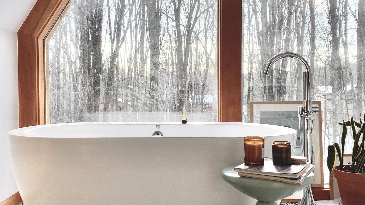 Lake Ariel Cabin | A-frame with beautiful soaker tub over looking the treesn