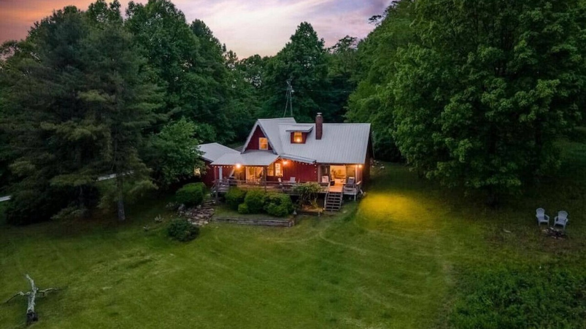 Piper Gap House | A-Framed View l Virginia Mountain House With View