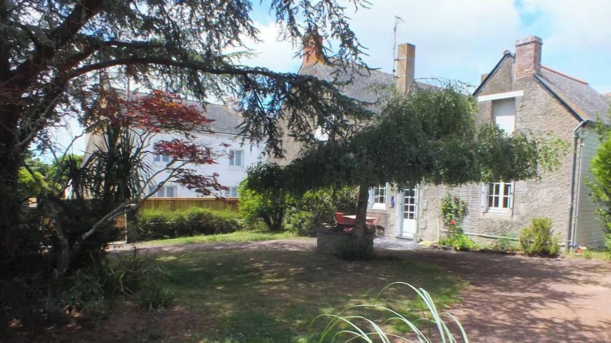 Asserac House | A friendly family get-together between sea and marsh